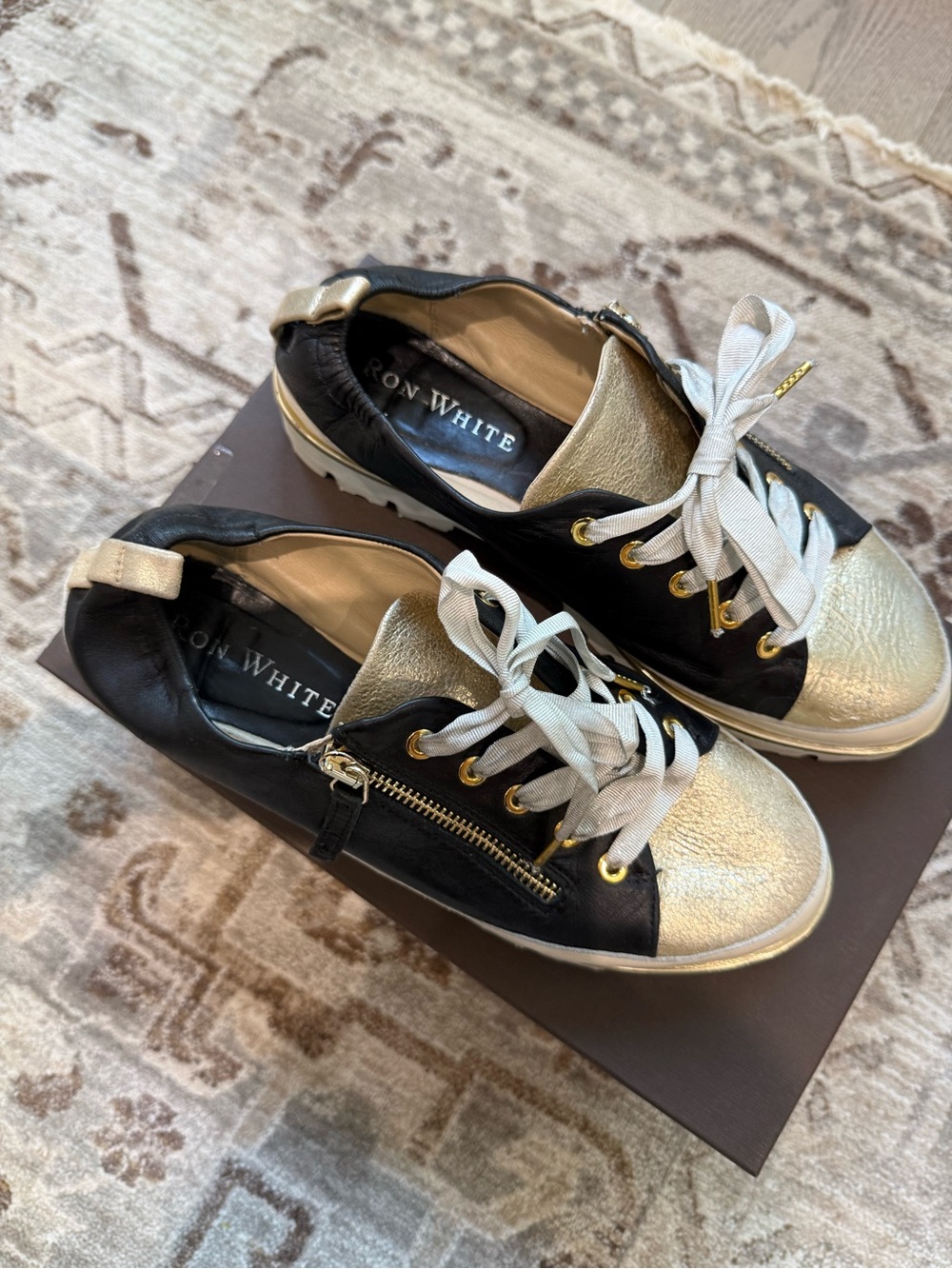 Ron white Black and hold Lace-Up Platform Sneakers